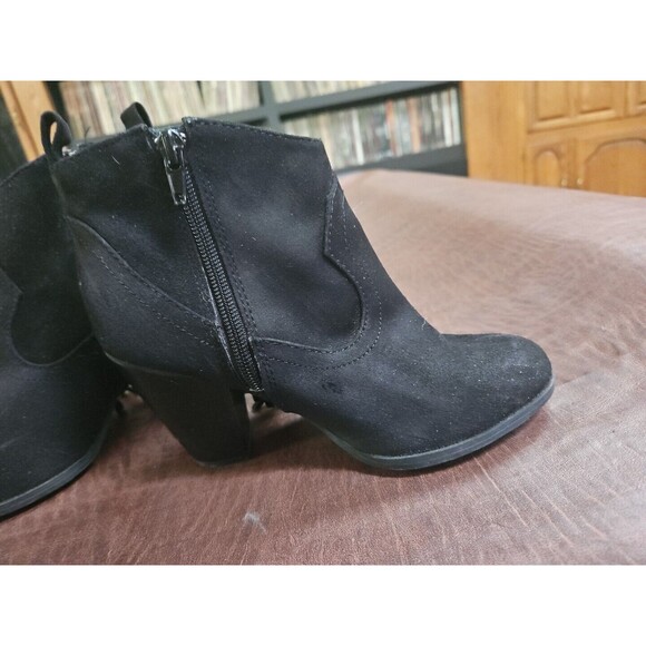 5 1/2 Steve Madden Girl All Black Suede Leather Fringed Ankle Booties 3" Heels - Picture 3 of 7